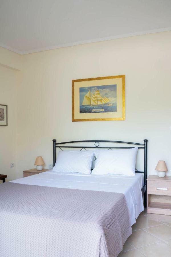 Alexandros Maisonettes Nea Moudania Buitenkant foto