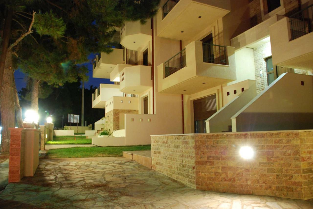 Alexandros Maisonettes Nea Moudania Buitenkant foto