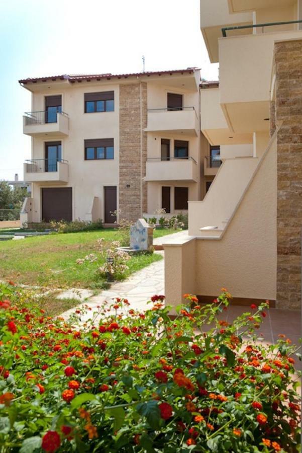 Alexandros Maisonettes Nea Moudania Buitenkant foto