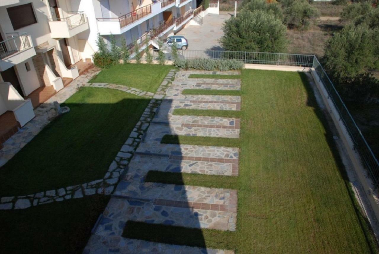 Alexandros Maisonettes Nea Moudania Buitenkant foto
